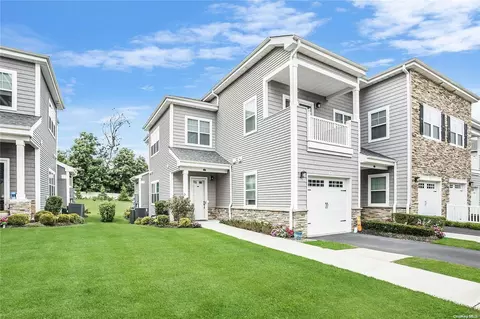 75 Springtime Rd #75, East Northport, NY 11731