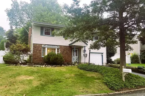 3 Mickey Ct, Huntington Station, NY 11746