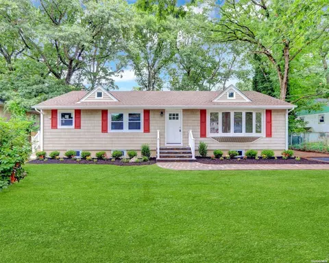 25 Depew St, Huntington, NY 11743