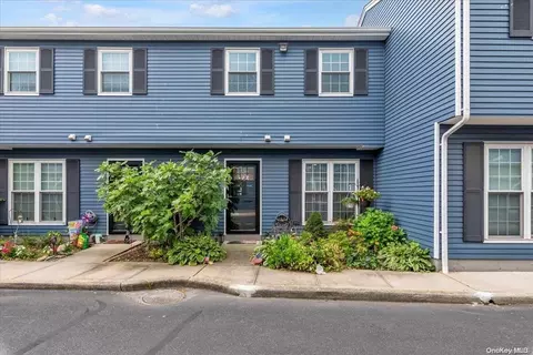 116 Westend Ave #18, Freeport, NY 11520