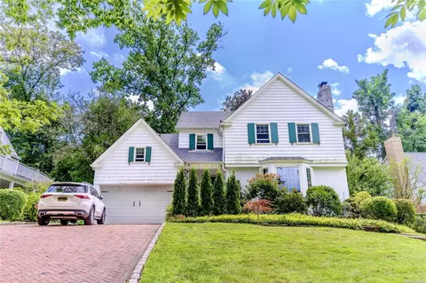 38 Welwyn Rd, North Hempstead, NY 11021