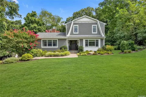 5 Meadowood Ln, Northport, NY 11768