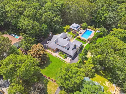 457 N Side Rd, Wading River, NY 11792