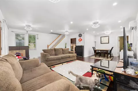 965 Washington St, Franklin Square, NY 11010