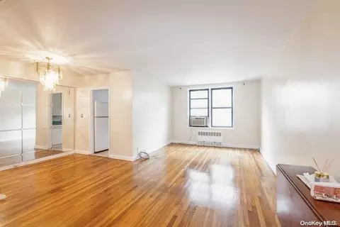 3346 92nd St #2N, New York, NY 11372