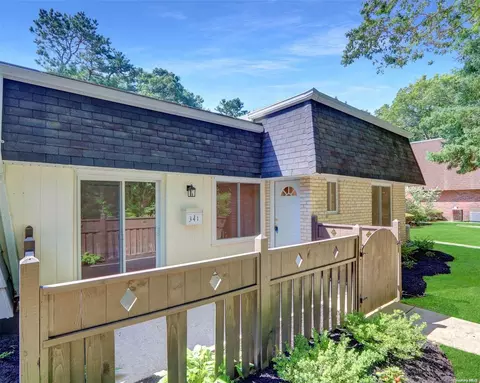 341 Birchwood Rd #341, Medford, NY 11763