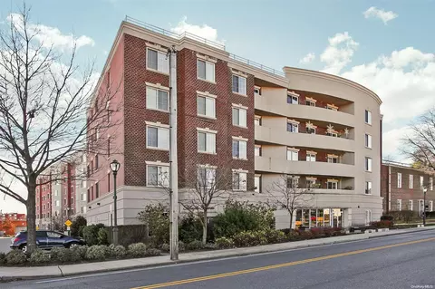 242 Maple Ave #606, North Hempstead, NY 11590