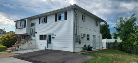 46 Radcliffe, Island Park, NY 11558