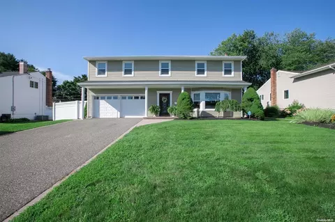 52 Primrose Ln, Kings Park, NY 11754