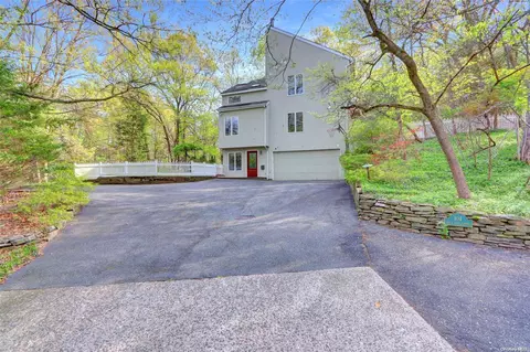 104 E Gate Rd, Port Jefferson, NY 11777