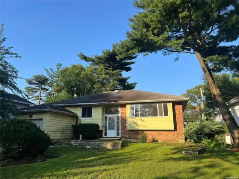 877 Kilmer Ln, Valley Stream, NY 11581