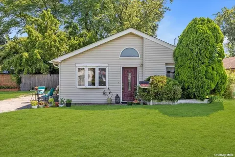 439 Newbridge Rd, East Meadow, NY 11554
