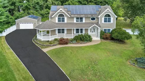 49 Windcrest Dr, Manorville, NY 11949