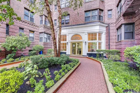 69-40 Yellowstone Blvd #114, New York, NY 11375