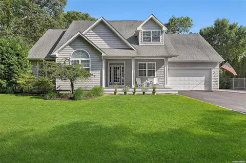 9 Old Country Rd, East Quogue, NY 11942