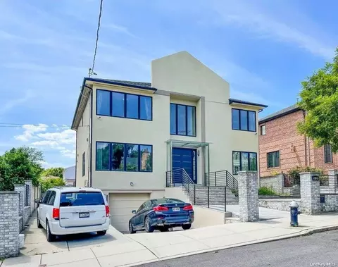 54-24 253rd St, Little Neck, NY 11362