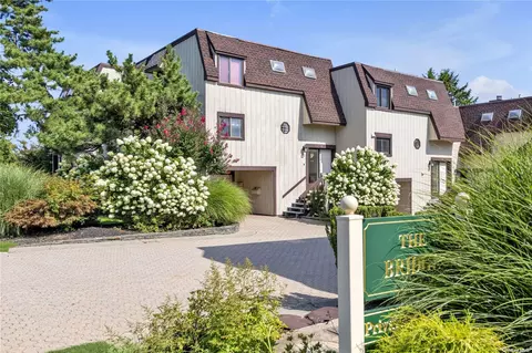 1 The Brg #1, North Hempstead, NY 11050