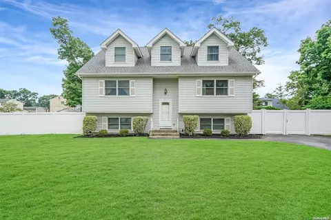 184 Coates Ave N, Ronkonkoma, NY 11779