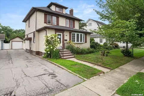40 Allen St, Lynbrook, NY 11563