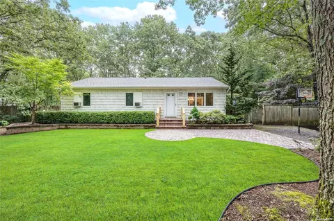 63 Whiskey Rd, Coram, NY 11727