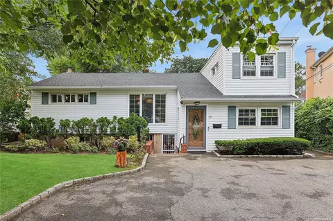 33 Forest Rd, Valley Stream, NY 11581