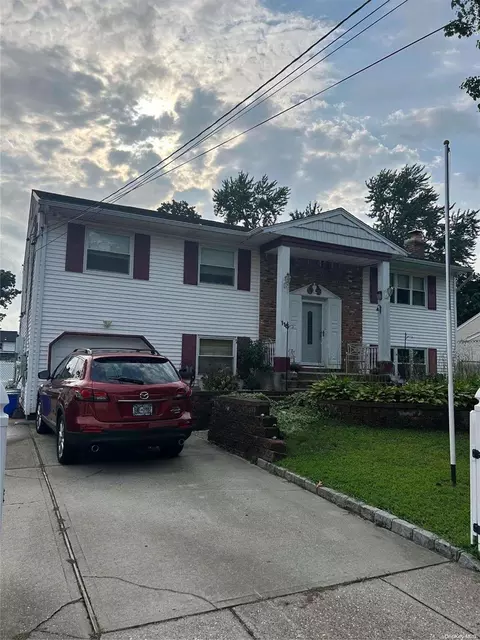 116 Bark Ave, Central Islip, NY 11722
