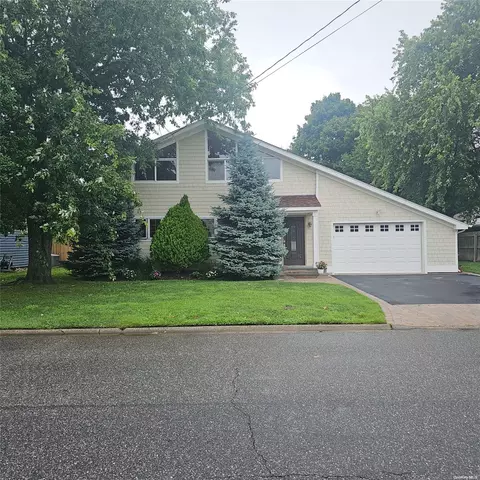 191 Cedar Ln, Babylon, NY 11702