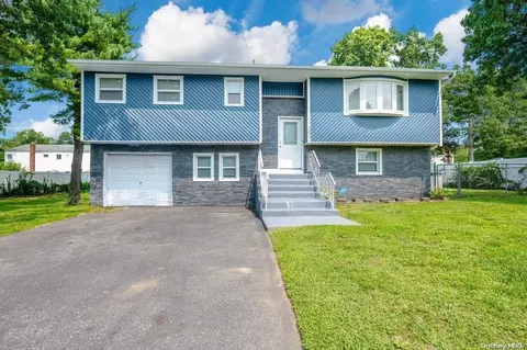 101 Columbia St, West Babylon, NY 11704
