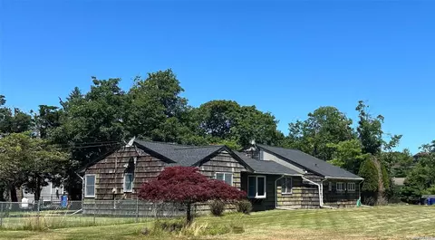 284 Roe Ave, Brookhaven, NY 11772