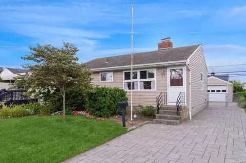 67 Van Buren St, Freeport, NY 11520