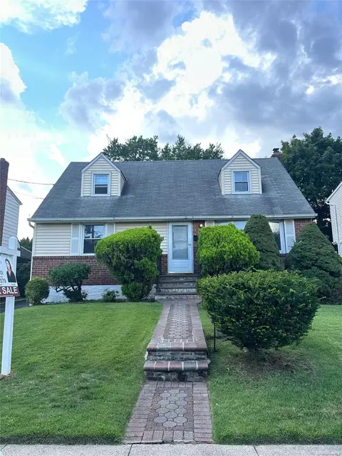 68 Shafter Ave, North Hempstead, NY 11507