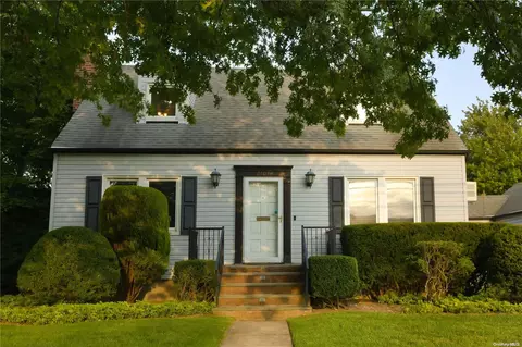 2107 Fir St, Wantagh, NY 11793