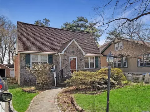 138 Hewlett Ave, Merrick, NY 11566
