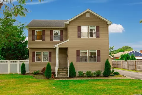225 Hyman Ave, West Islip, NY 11795
