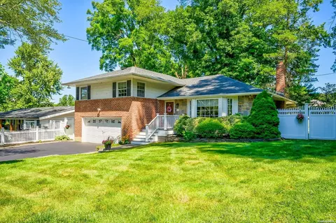 3 Milland Dr, Northport, NY 11768