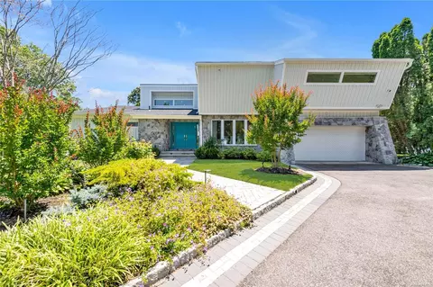 3 B Woodland Rd #B, North Hempstead, NY 11576