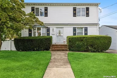 2396 York St, East Meadow, NY 11554
