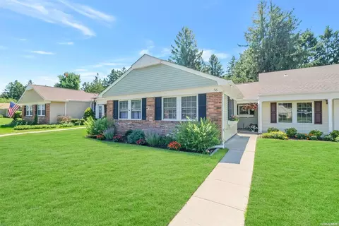 56 Hearthside Dr #56, Mount Sinai, NY 11766