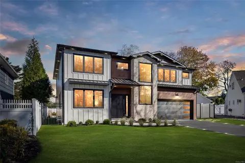 872 Buckley Dr, North Hempstead, NY 11590