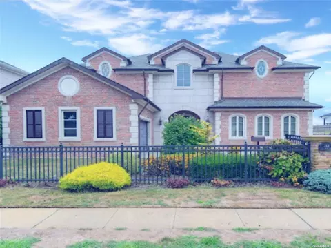 344 E Shore Dr, Massapequa, NY 11758