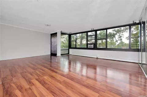 7-15 162 St #5C, Whitestone, NY 11357