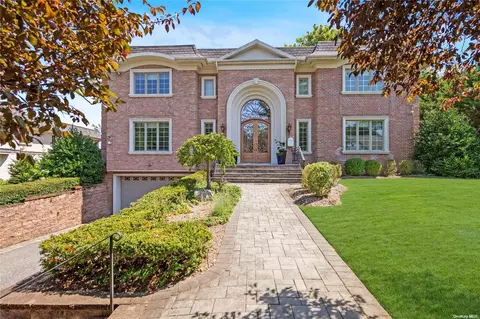 45 Longfellow Rd, North Hempstead, NY 11023