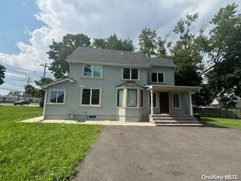 39 Wheeler Rd, Central Islip, NY 11722