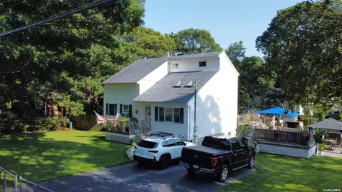 132 Shinnecock Ave, Mastic, NY 11950