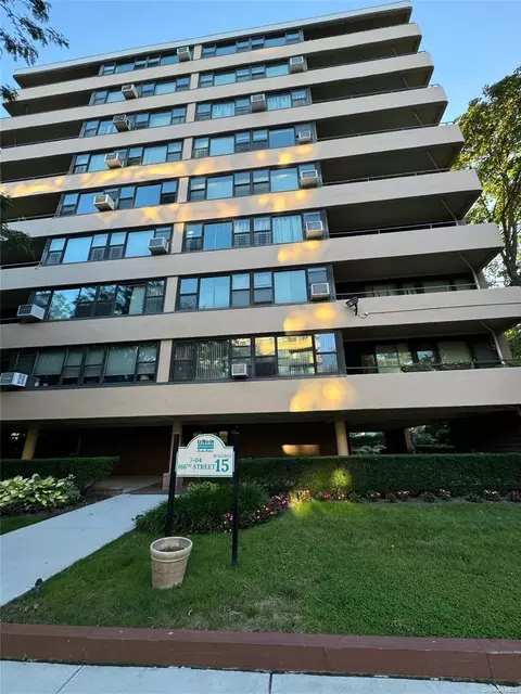 7-04 166th St #6D, New York, NY 11357