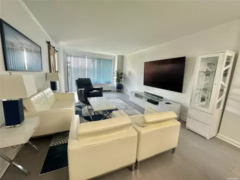 61-20 Grand Central Pkwy #B401, Forest Hills, NY 11375