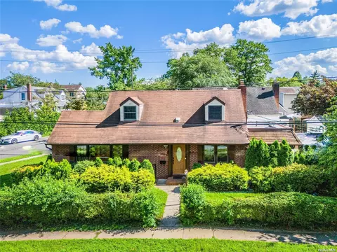 75 Beverly Dr, North Hempstead, NY 11507