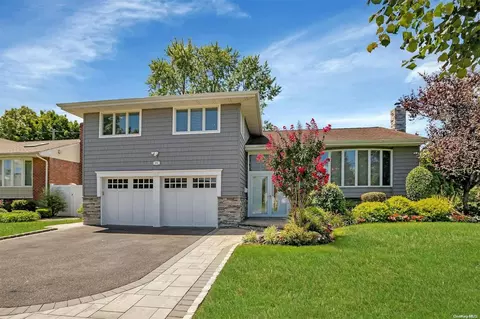 25 S Oaks Blvd, Plainview, NY 11803