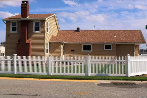 808 Atlantic St, Lindenhurst, NY 11757