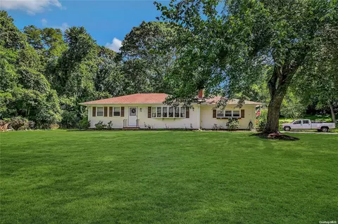 76 Bayberry Rd, Wading River, NY 11792